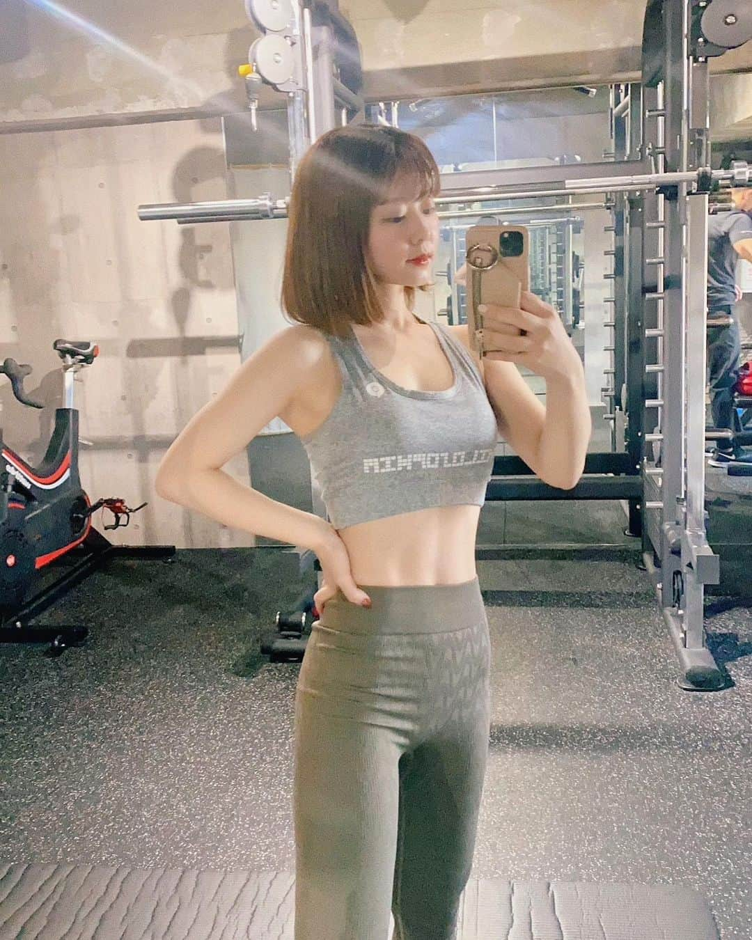 にたまごさんのインスタグラム写真 - (にたまごInstagram)「🏋🏻‍♀️GYMについてよく聞かれること🏋🏻‍♀️﻿ ﻿ ﻿ Q.週何回ぐらい行ってるの？﻿ ﻿ A.今は色々忙しくてバタバタしてるので、﻿ 週2で通ってる〜🥲(これでもかなり頑張ってる笑)﻿ 理想は週3、4で通いたいな〜🪄﻿ ﻿ ﻿ Q.にたまごの紹介で入れる？﻿ ﻿ A.意外とこの質問が多くて、﻿ にたまごの紹介で入れるように﻿ ジムの方と話してきました🥴🥴﻿ もう既に何人かきてくれてるみたい！﻿ ﻿ にたまごの見て入った方は、﻿ ①〔入会金全額無料〕﻿ ②食事の置き換えや断食の時に食べれる﻿ サポートフードをプレゼント﻿ となるそうです〜〜！﻿ サポートフードは種類が豊富で﻿ 好きな味を選べます♥﻿ 食物繊維たっぷりなので、﻿ 断食の準備食や回復食にもオススメ◎﻿ ﻿ ﻿ 以上、GYMの質問コーナーでした〜☺️👏🏻﻿ 別の質問あったらコメント﻿ しておいてください〜！！﻿ また別の投稿で答えるね🥰👌🏼﻿ ﻿ ﻿ ┈┈┈┈┈┈┈┈┈┈┈┈┈┈┈┈┈┈┈┈﻿ #にたまご #にたまごダイエット #ダイエット #ダイエット生活  #ダイエット記録  #ダイエットアカウント  #ダイエット仲間募集  #ダイエット日記  #ジム #ジム女子  #ジムトレ  #ジム活 #筋トレ  #筋トレ女子  #筋トレダイエット」1月17日 21時55分 - __nitamago__