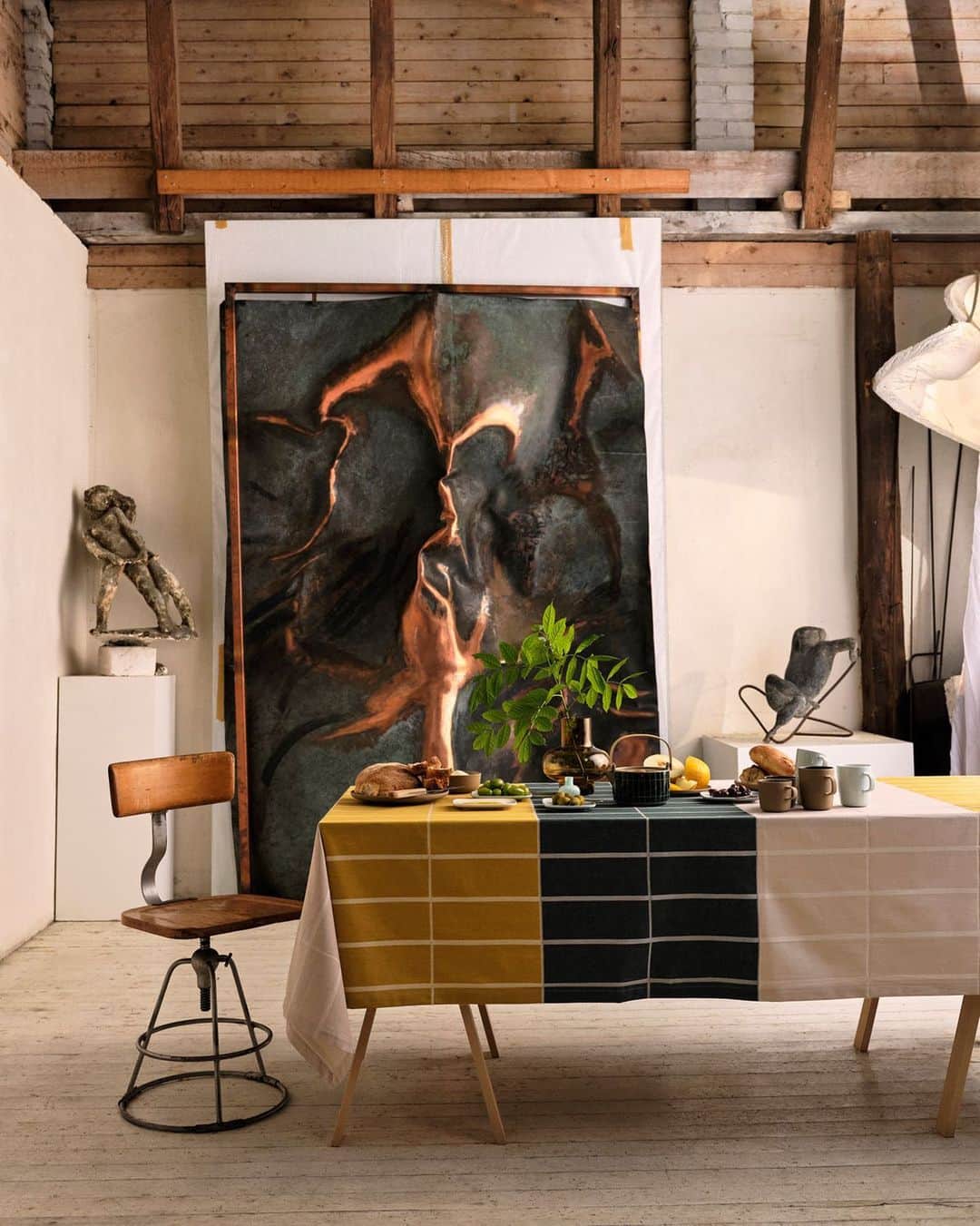 マリメッコのインスタグラム：「A serene Sunday. Right now we're inspired by the delicate spring light, art, earthy tones mixed with uplifting pops of color and tactile textures for home. What inspires you at the moment?  ⠀⠀⠀⠀⠀⠀⠀⠀⠀ Get inspired by our new home collection: link in bio. #marimekko」