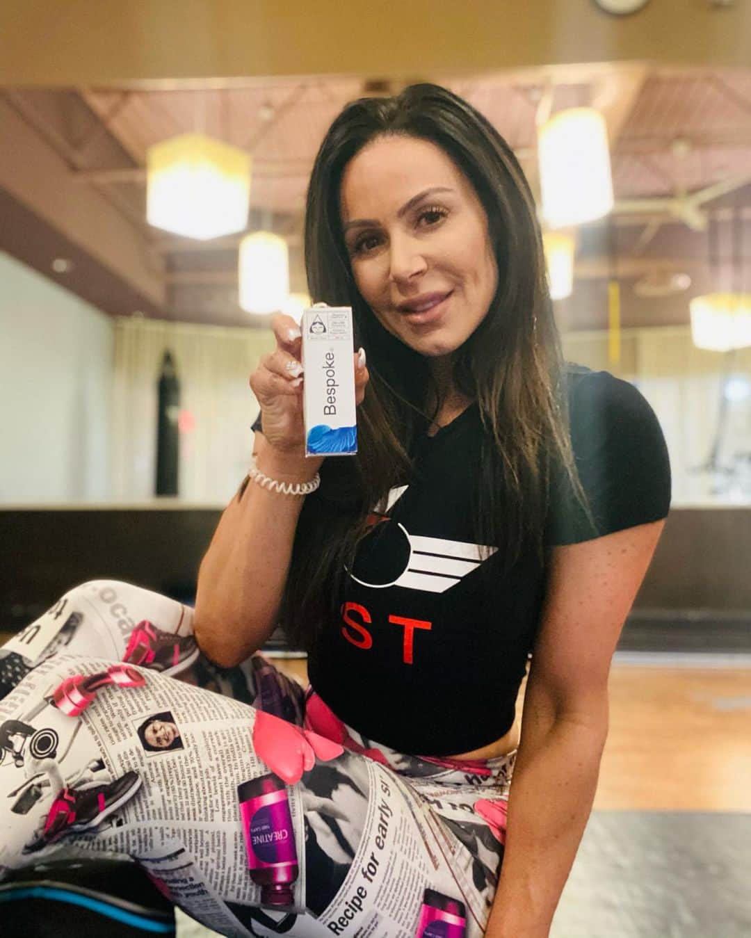 Kendra Lustさんのインスタグラム写真 - (Kendra LustInstagram)「Killing it.   Our Recovery and wellness products help you make the most of every work out. How??  👉🏻 Focus and stamina go ⬆️  👉🏻 Recovery time goes ⬇️ 👉🏻 Sleep cycles are ✅  👉🏻 Anxiety is ❌  Your powerhouse supplement for looking and feeling your best. All in one little bottle. #bespokeCBD #bspk」1月18日 3時26分 - kendralust