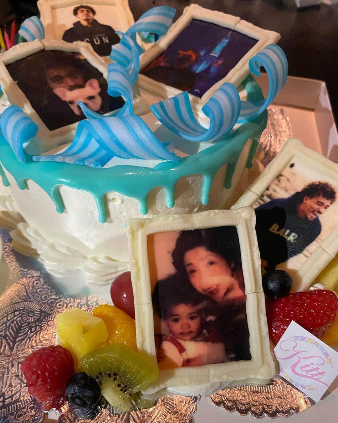 福田愛大さんのインスタグラム写真 - (福田愛大Instagram)「こないだまた誕生日祝ってもらったんだけどその時のケーキにむつこ入ってて内心泣いてた 嬉しすぎる。幸せ者です 皆さんありがとうございます」1月17日 22時08分 - aiofukuda_