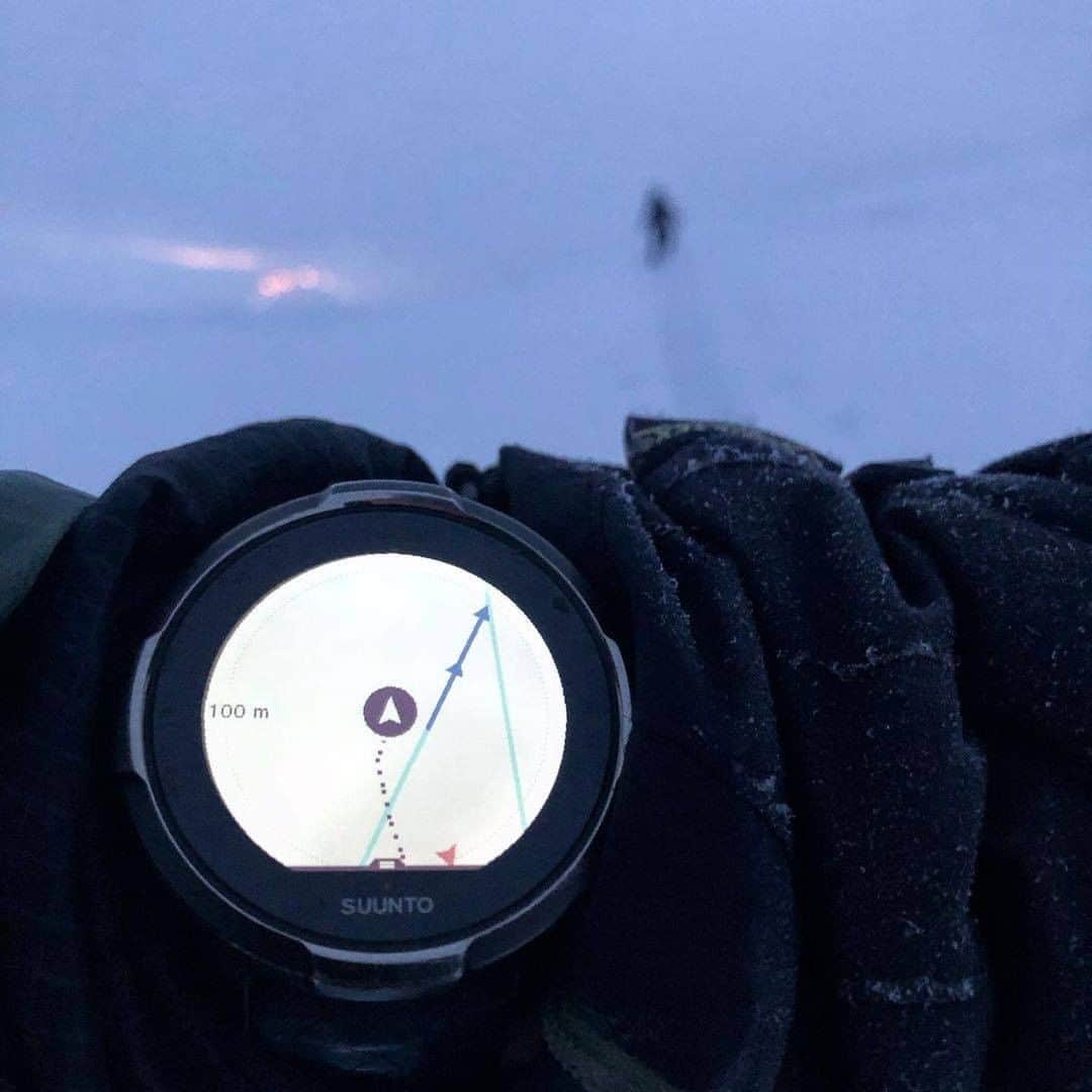 Suuntoさんのインスタグラム写真 - (SuuntoInstagram)「Do you plan your routes in advance or do you just go with the flow? ⌚  Suunto athlete Antti Autti drew a route with his app, uploaded it to his watch and followed it during one of his latest snowboarding adventures up in the North of Finland. 🏂  📷: @anttiautti   #adventurestartshere #arcticlines #suunto9baro」1月17日 22時00分 - suunto