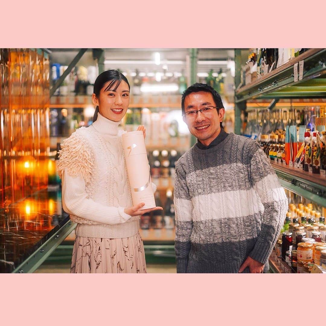 のインスタグラム：「本日はオンラインイベント 「今夜はおうちでひみつの乾杯」 ご参加くださりありがとうございました😊  初めてのオンラインイベント、 みなさんとワイワイ話せて お酒を通して1つの時間を共有できたこと、とてもうれしかったです☺️ 思い出一つ増えた✨🥰  たくさんのアンケート、コメントもありがとうございました！ 全てご紹介できず残念ですが😢 すごく嬉しくて、色々想像しながら 楽しく全部読ませていただきました✨  そして最後に桑原商店の桑原さん! 素敵な会場とお酒、面白いお話をありがとうございました✨ これからも通います😚  本日の様子は&Mにて後日レポートされますのでお楽しみに！  幸せな夜だったなぁ🥰 むふふ。  みなさん、よく寝てくださいね🍀  Grazie mille per oggi ✨ Buonanotte🌟」
