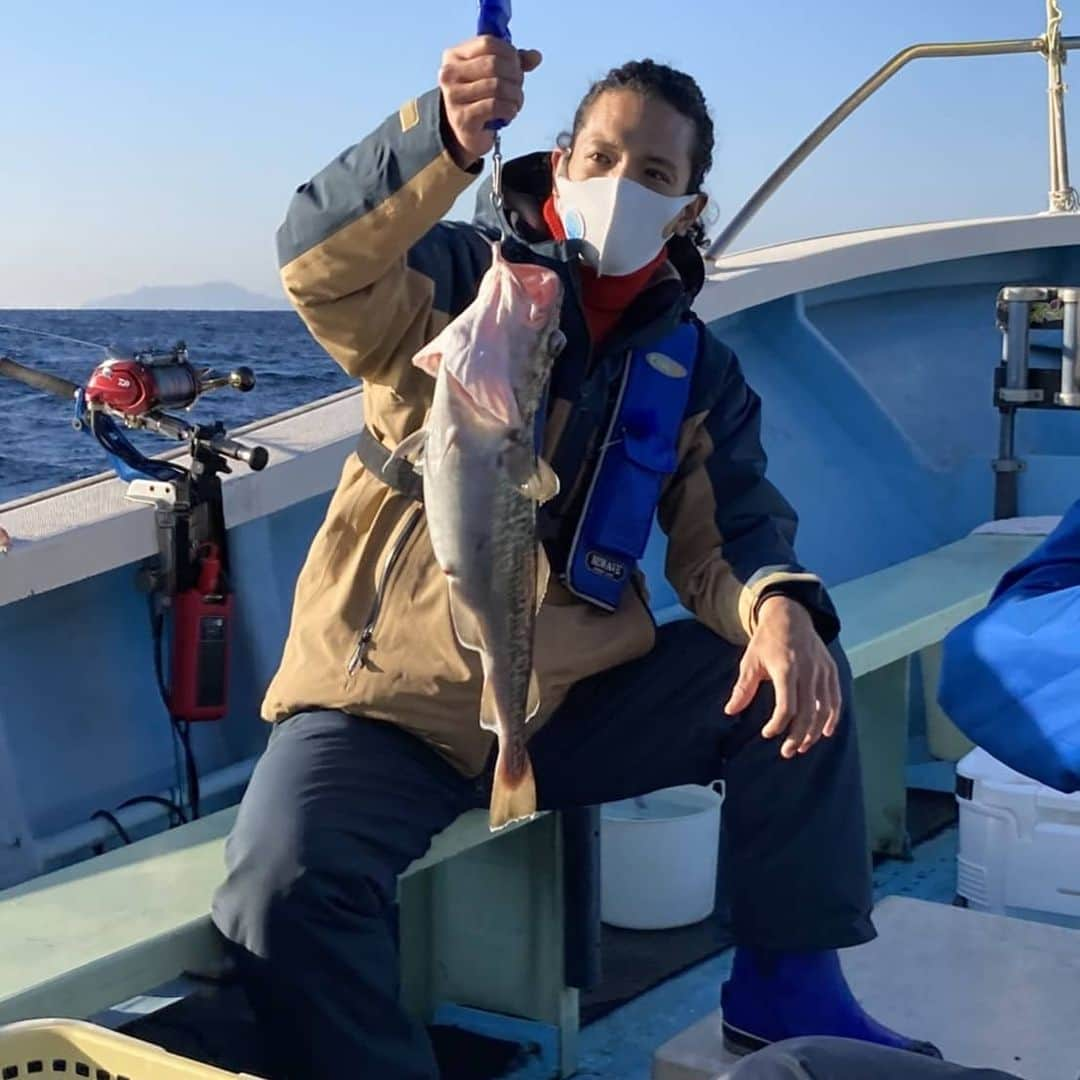 渡部豪太さんのインスタグラム写真 - (渡部豪太Instagram)「沢山釣る事が出来ました。実はかなりの船酔いでなかなかハードな舞台裏でした。が、真鱈釣り楽しかったです！ 釣った魚は美味しく頂きました😋 今度はタイを釣りたいです！  #釣り人万歳 #岩手県 #宮古市 #釣り #真鱈」1月17日 22時41分 - gotawatabe