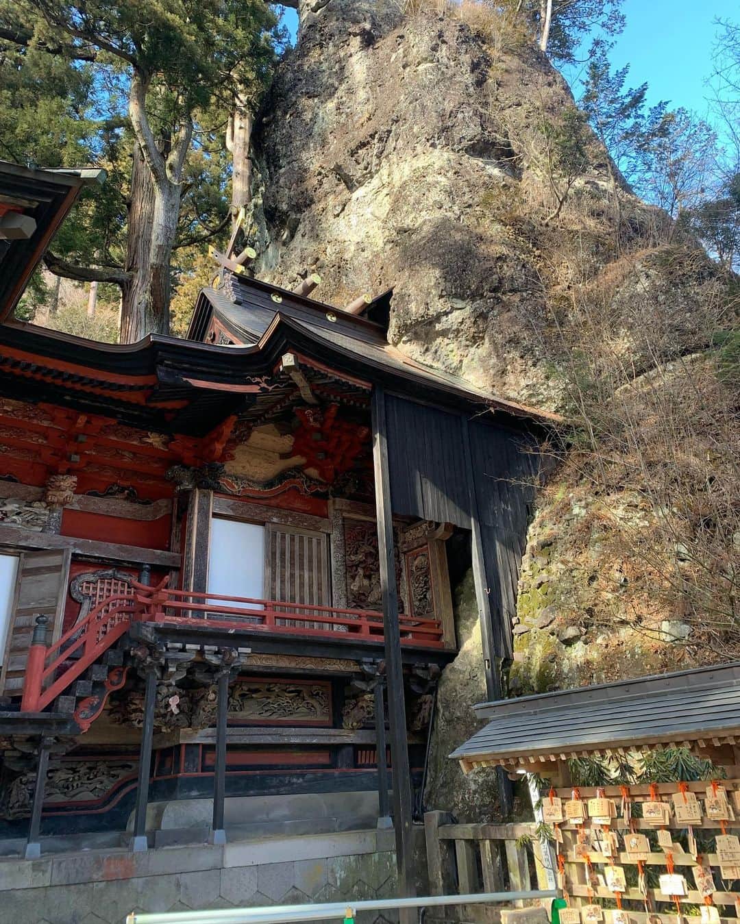 SARAさんのインスタグラム写真 - (SARAInstagram)「Beautiful places in Japan with relaxing hot springs and delicious food😍 お正月に行った伊香保温泉(群馬県) 温泉効果が最高🧖🏻‍♀️ 肌がすべすべなるし、リラックスできる。 ご飯も美味しくて、2日間食べまくったw  日本は素敵な物語がたくさんあって もっともっと知りたい！  まよありがとう♡ おみくじも2人して大吉✨ 良い一年になりそう〜」1月17日 23時00分 - sara_pizzo