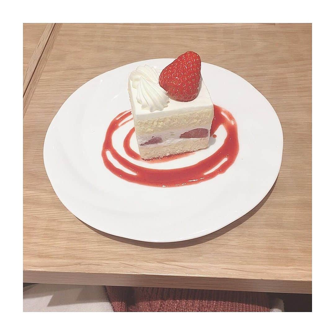 波妃美咲のインスタグラム：「苺ショートケーキ🍰  #甘党女子  #苺 #苺ショートケーキ  #苺スイーツ」