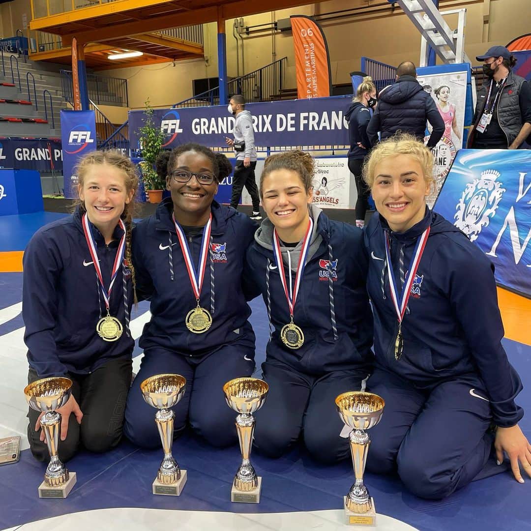 ヘレン・マロウリスのインスタグラム：「Group pics because there’s nothing like getting to reunite with the team again... so many laughs and fun memories this weekend ❤️ #wrestling #team #olympics #teamusa #womeninsport #femaleathletes #femaleempowerment #teamwork #france」