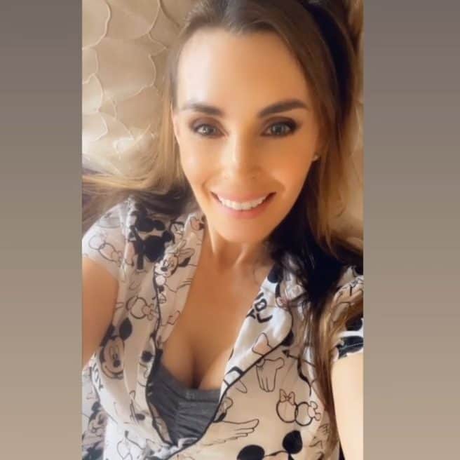 のインスタグラム：「What do you do when you can't sleep ? ☺」