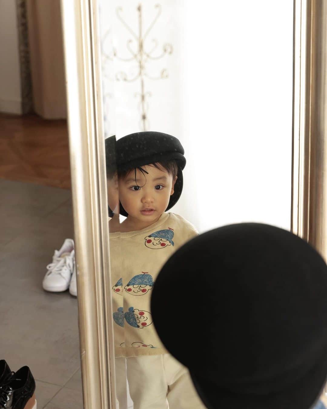 小西翼さんのインスタグラム写真 - (小西翼Instagram)「. 一丁前に鏡で確認してます👦🏾🪞 . #ファッションチェック」1月17日 23時11分 - tucha_k