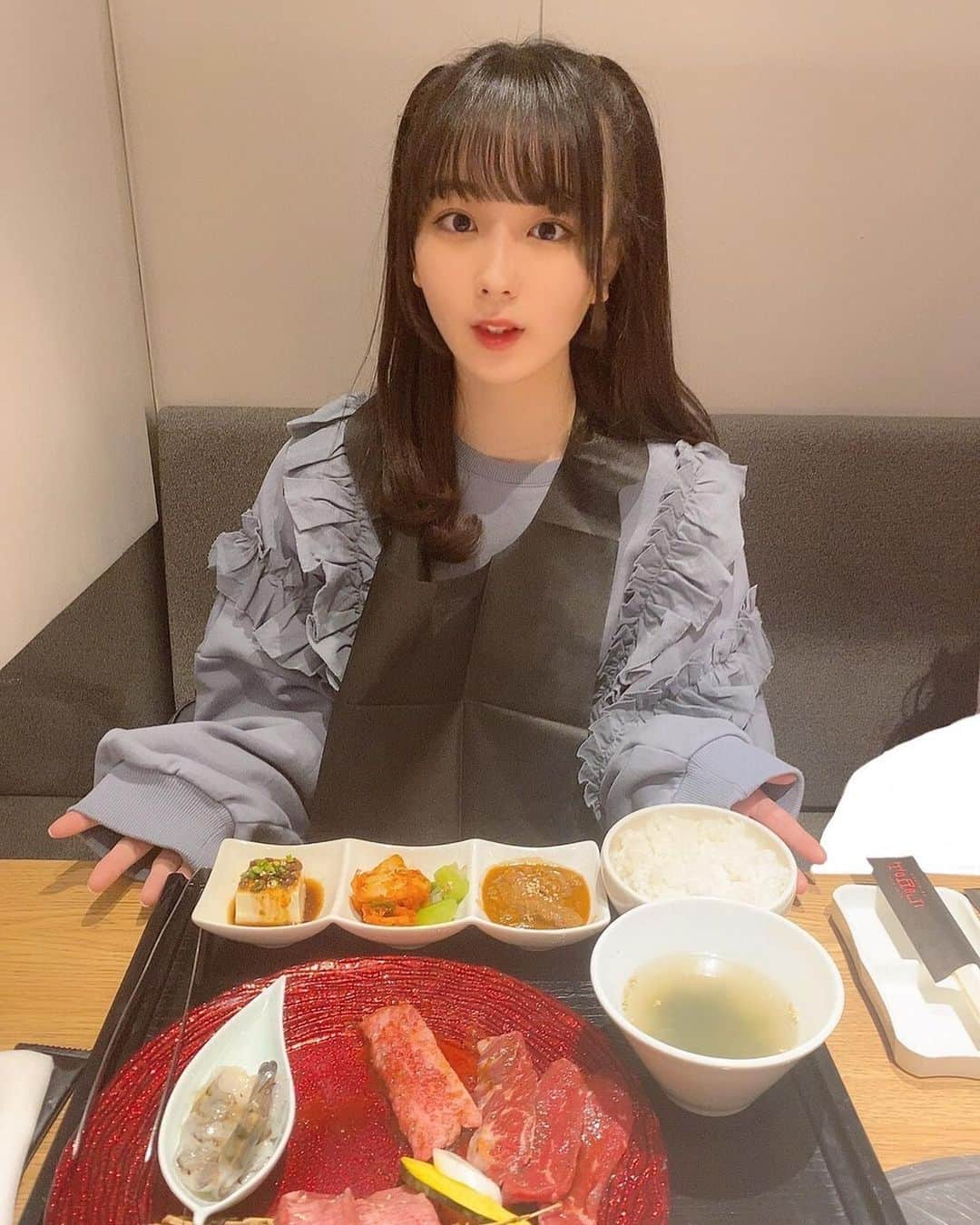 高田ももさんのインスタグラム写真 - (高田ももInstagram)「. 焼肉いったんだ〜！！！ . お肉焼くの本当に下手すぎてびっくりしちゃうんだよね😉 . どうしてもうまく焼けない . コツとかありますか？？？ . かしこ . #高田もも #かしこ #かしこってなに #toraji #焼肉toraji #焼肉 #焼肉トラジ #かみやど #ひらがなかみやど #instagood #instagram #japaneseidol #アイドル #あいどる #idol #ハーフツインテール #ハーフツイン #jouetie #ミスid2021 #ミスid」1月17日 23時14分 - momo_yubi