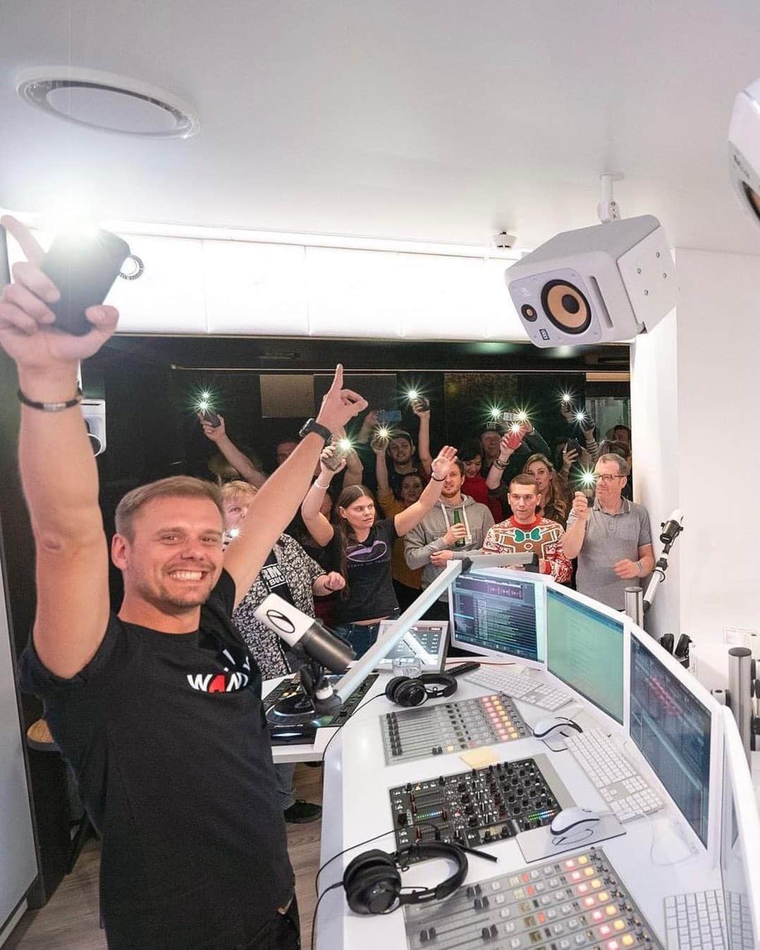 Armin Van Buurenのインスタグラム：「#ASOTTop1000 is currently in full force! #linkinbio  Would you like to be a part of the milestone ASOT1000 episode? We've got a super special zoom call function that means you can!⁠ ⁠  We'll be sharing a link soon where you can tune in from 17:00 CET, although be quick as they'll be limited spaces!⁠ ⁠ We'll feature a couple of fans on the screen, so wait patiently and make sure to show off your flags and other ASOT related items! We also might feature you with audio in the show, but we'll ask you to unmute for that. ⁠ ⁠ Stay tuned for more info!」