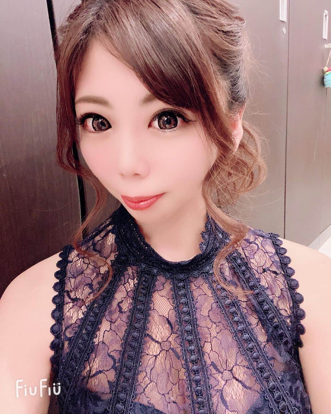 のインスタグラム：「日曜日出勤(*^_^*)  昨日まきぽよと帰り際写真撮った🤳✨ ってかまきぽよ面白い動画見せてきて笑いすぎて息吸えなかった😂 いつも思うけどどっから見つけてくるのか😂❣️  #バルセロナグループ #キャバ嬢 #キャバクラ #北海道 #札幌 #すすきの #美女 #美人 #美容 #可愛い #ニュークラブ #ホステス #ススキノ #ラウンジ #ガールズバー #飲み屋 #水商売 #呑み #キャバ #かわいい女の子 #さっぽろ #ニュークラ嬢 #ポケパラ #ナイツ #ニュークラ #ニュークラ嬢 #すすきのグルメ #札幌観光 #likefoflike #follow4follow」