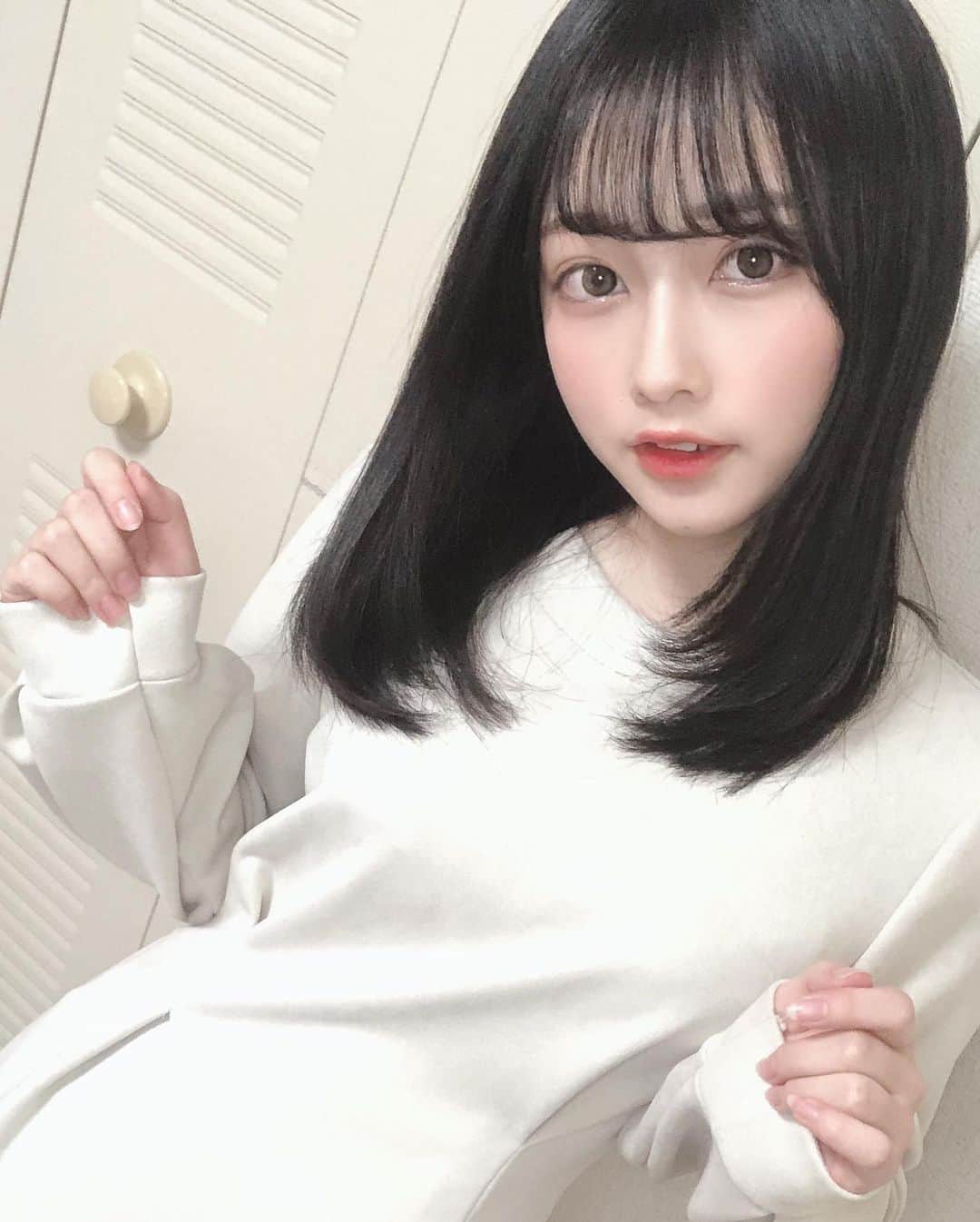 のインスタグラム：「このワンピめーちゃかわいい　ベルトしなくてもキュってなってて 生地がいい  @lilyboutique_official  さんの！」