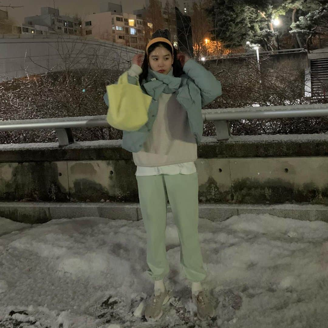 ロコさんのインスタグラム写真 - (ロコInstagram)「🌨⛄️☃️❄️ 눈내린다고 동네칭구들이랑 합체했는데 ,  눈이 안내려서 ,,,,,또륵 ,,,, 아쉬움에 사진만 더 많이 찍었다고 한다✨」1月17日 23時35分 - rocoforest