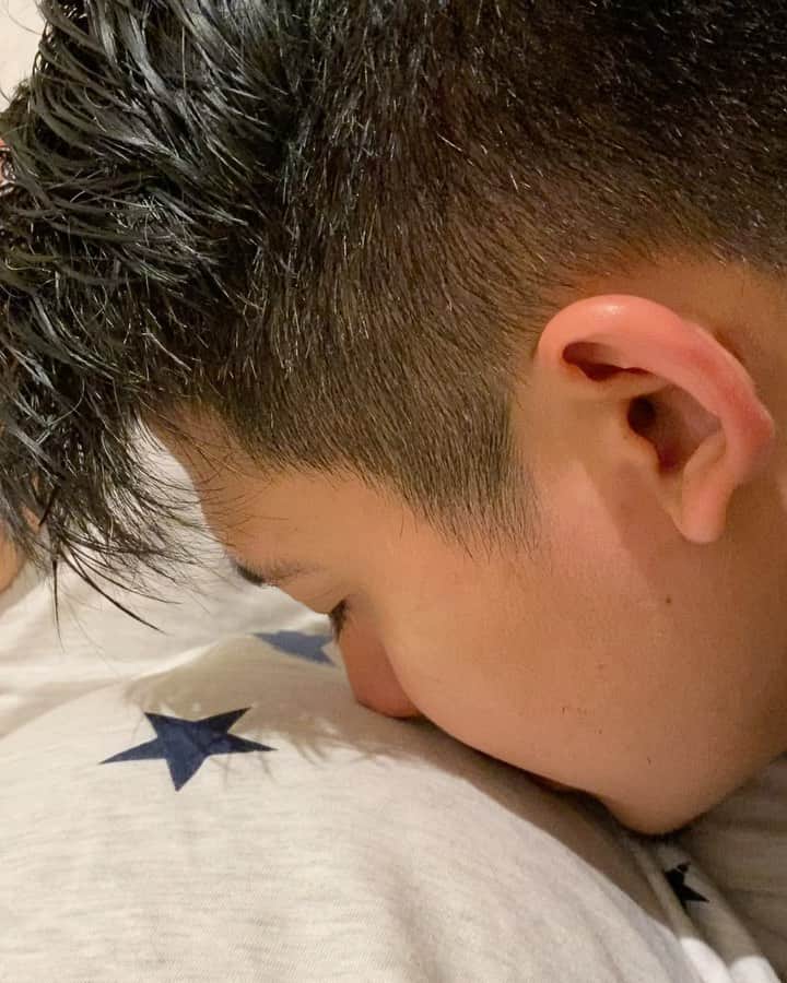 Zaskia Sungkarのインスタグラム：「MasyaAllah Tabarakallah Pas papa nya berenti lgsng nendang heboh lagi 👶🏻」