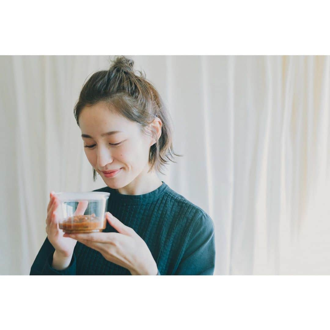 平田薫さんのインスタグラム写真 - (平田薫Instagram)「"Like you"スローでいこう「暮らしを整える編」より。  今日は「時間との付き合いかた編」が配信されました。 ✳︎✳︎✳︎✳︎毎週日曜日配信✳︎✳︎✳︎✳︎  https://www.felissimo.co.jp/htmail/likeyou20210110/index.html  ↑こちらで過去に配信したストーリーがチェックできます。  photo @nobukikawaharazaki  styling　@kiwakomurakami  hair make  Taeko Matsumura Design  Satoshi Kondo/Mayu Iwawa  #felissimo#ライフスタイルマガジン#likeyou#ライクユー#スローでいこう#あなたらしくこれからも #暮らしを整える#フェリシモ」1月17日 23時32分 - hiratakaoru1215