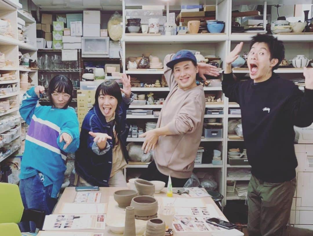 菅原好謙さんのインスタグラム写真 - (菅原好謙Instagram)「2020ろくろ回した年末  #2020年  #年末 #みんなでろくろ #回しに行った #みんなすごい上手だった #自分だけ #先生の説明が分からず #便器みたいな #仕上がりの #器が #できた #気まずかった #Aマッソ #Aマッソ村上  #にゃんこスター #アンゴラ村長  #Gパンパンダ #gパンパンダ星野  #また集まりたい #その日まで #自粛生活  #トンツカタン #母船」1月17日 23時38分 - omacyattt