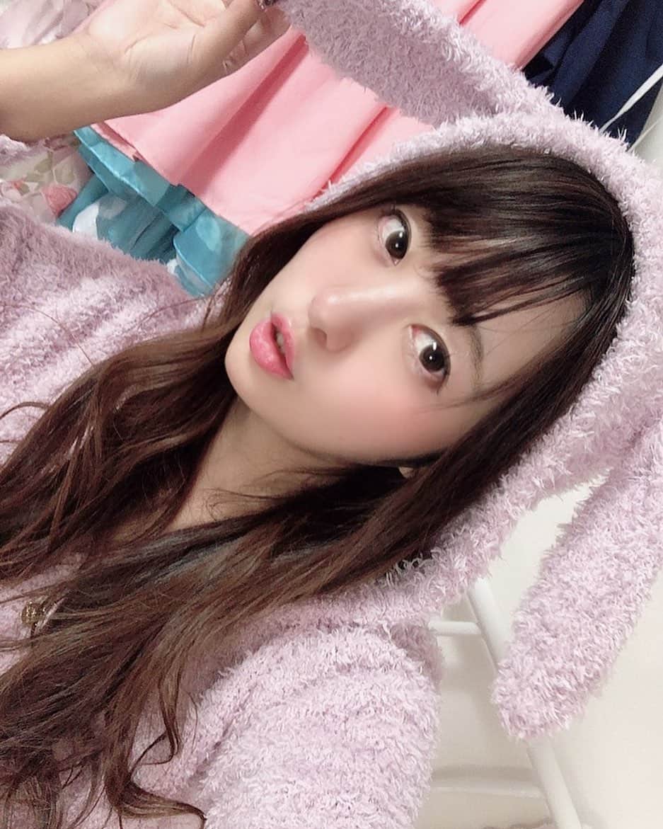 小山夏希のインスタグラム：「グミちゃんからのプレゼント♡おそろ🐰」