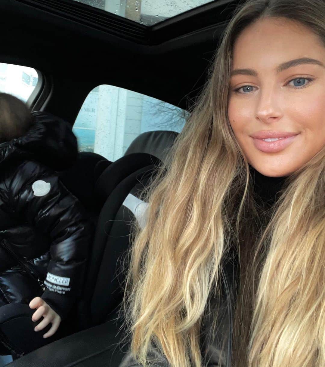 Mathilde Goehlerのインスタグラム：「Sunday trip with this little one 🤍 I’ve been waiting so many years for her to be in the front seat with me 🖤」