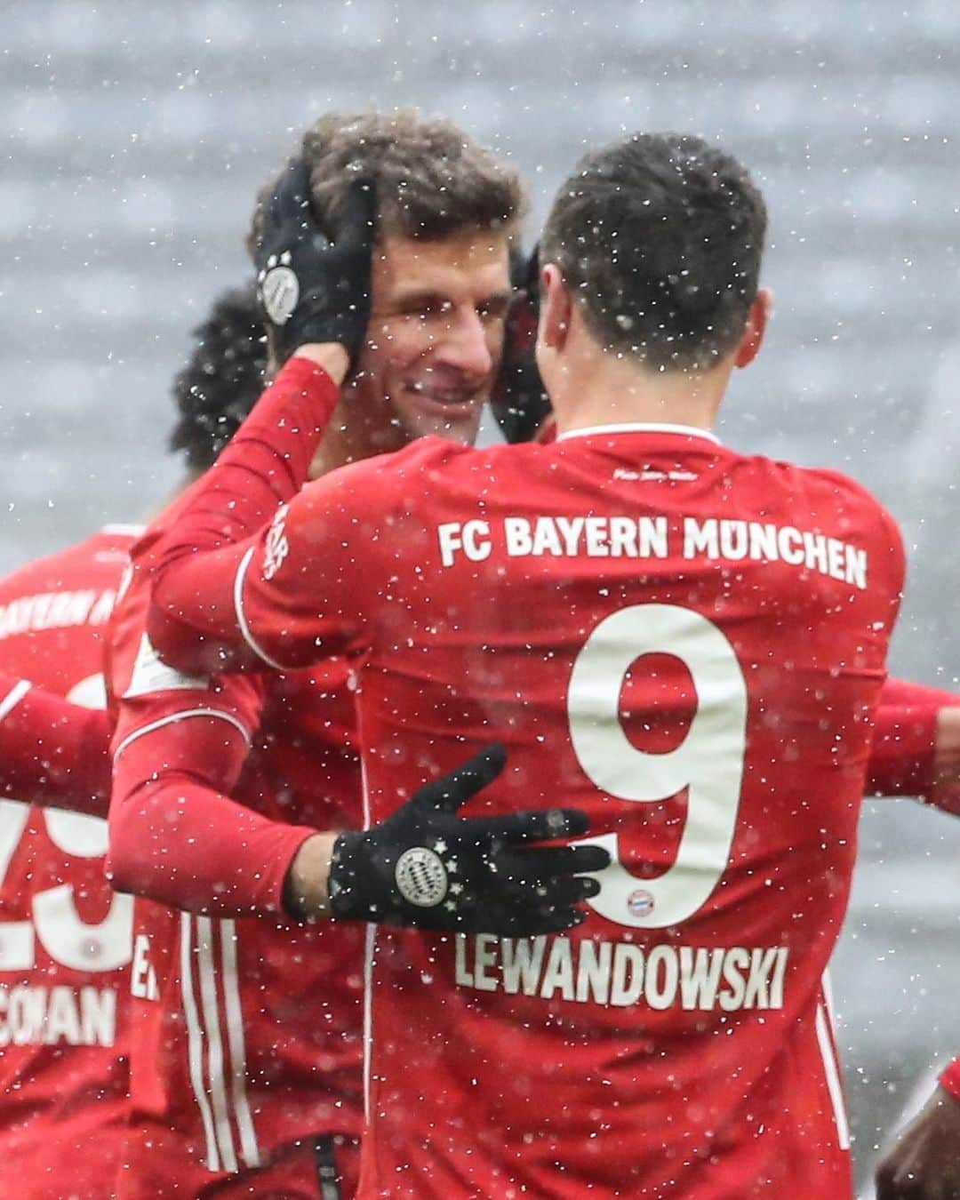 バイエルン・ミュンヘンさんのインスタグラム写真 - (バイエルン・ミュンヘンInstagram)「THOMASSIST MÜLLER + LEWANGOALSKI = ⚽️🙌 #MiaSanMia #Müllerdowski #FCBayern #FCBSCF 1-0」1月17日 23時51分 - fcbayern