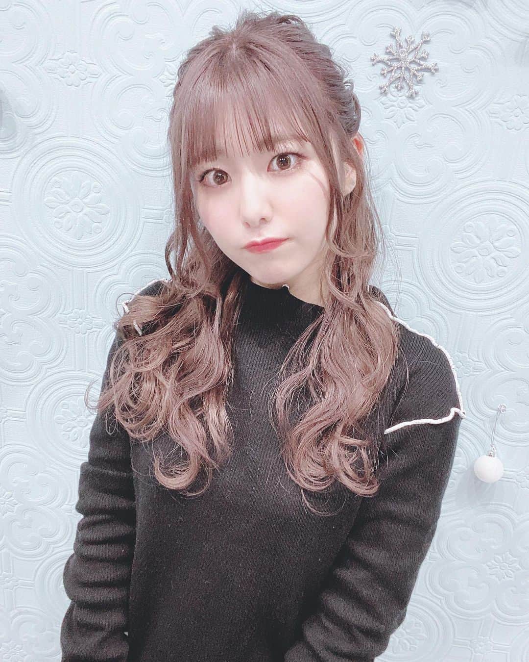 のインスタグラム：「🤍﻿ ﻿ ハーフアップよきですか＾＾﻿ ﻿髪型なにがすき？ ﻿ ﻿ ﻿ ﻿ ﻿ ﻿」