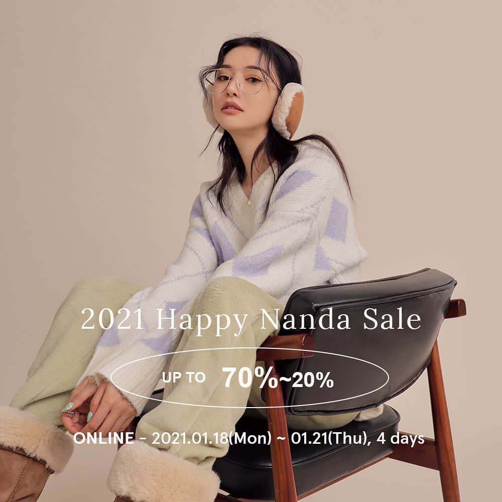 Official STYLENANDAのインスタグラム：「2021 Happy Nanda SALE❣️ STYLENANDA / 3CE / KKXX UP TO 70%-20% OFF! - 2021.01.18(Mon)~01.21(Thu), 4 days (*Korean Standard Time) - 오프라인 매장은 1/22일~1/25일까지 진행 예정입니다🖤 (*면세점,시코르,올리브영 제외) - www.stylenanda.com en.stylenanda.com jp.stylenanda.com cn.stylenanda.com tw.stylenanda.com」