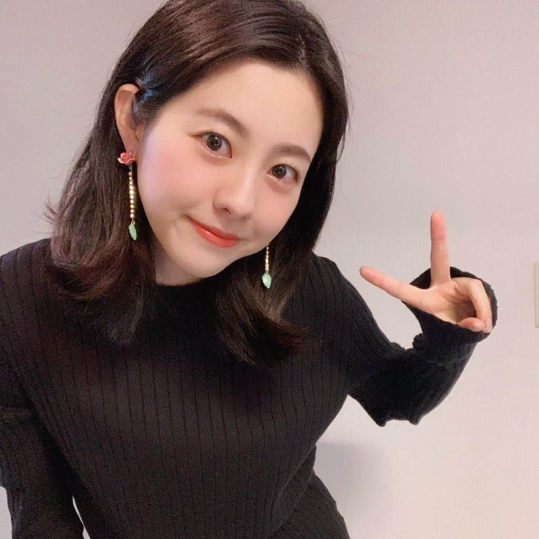 池田愛のインスタグラム：「新しいコスメ買ってきたからメイク楽しい😘✨ おでこ〜！！！！」