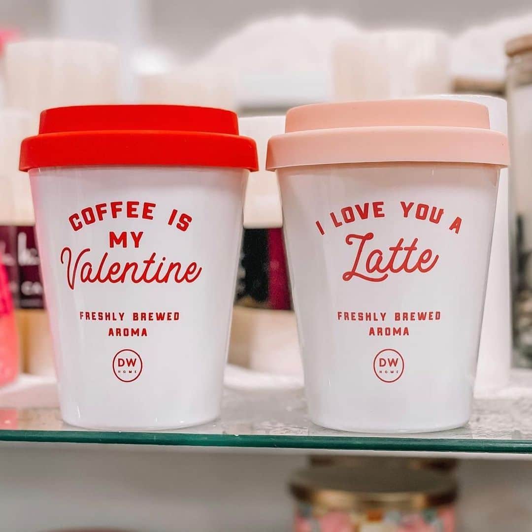 T.J.マックスのインスタグラム：「Cupid’s arrow always leads to T.J.Maxx 💝 (📷: @tjmaxxdout, @Nancy_loves2shop)」