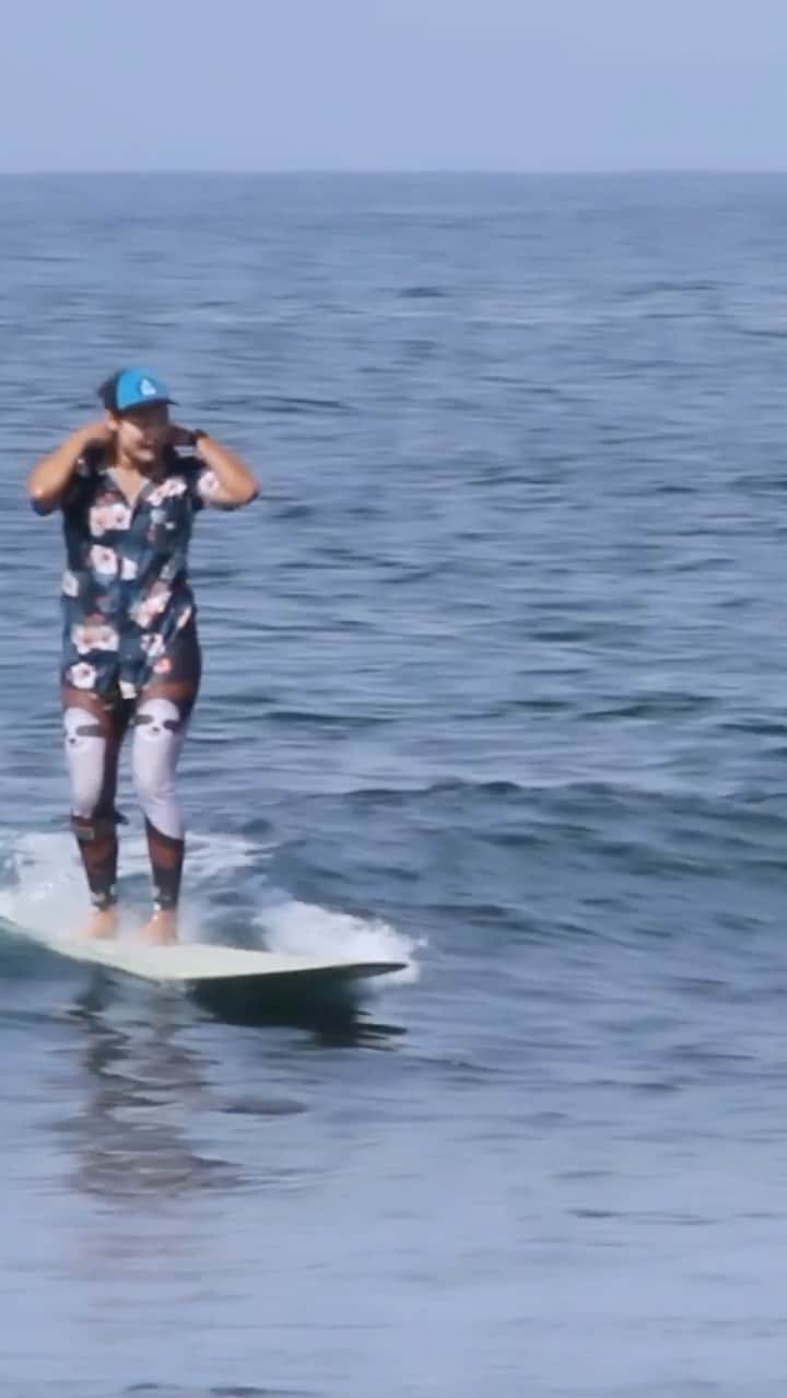 ティファニー・ヨハのインスタグラム：「Boy, did mama need a claw after this one. 😂 @beckyrobinson4 @sirensurfadventures」