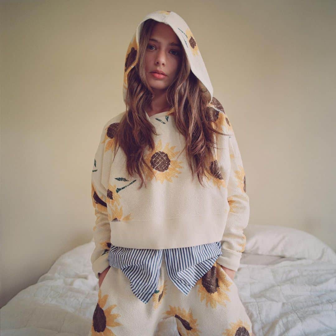 Urban Outfittersさんのインスタグラム写真 - (Urban OutfittersInstagram)「A simple guide to sleeping in on Sundays – step one, pull on your favorite hoodie. Step two, 💤」1月18日 0時10分 - urbanoutfitters