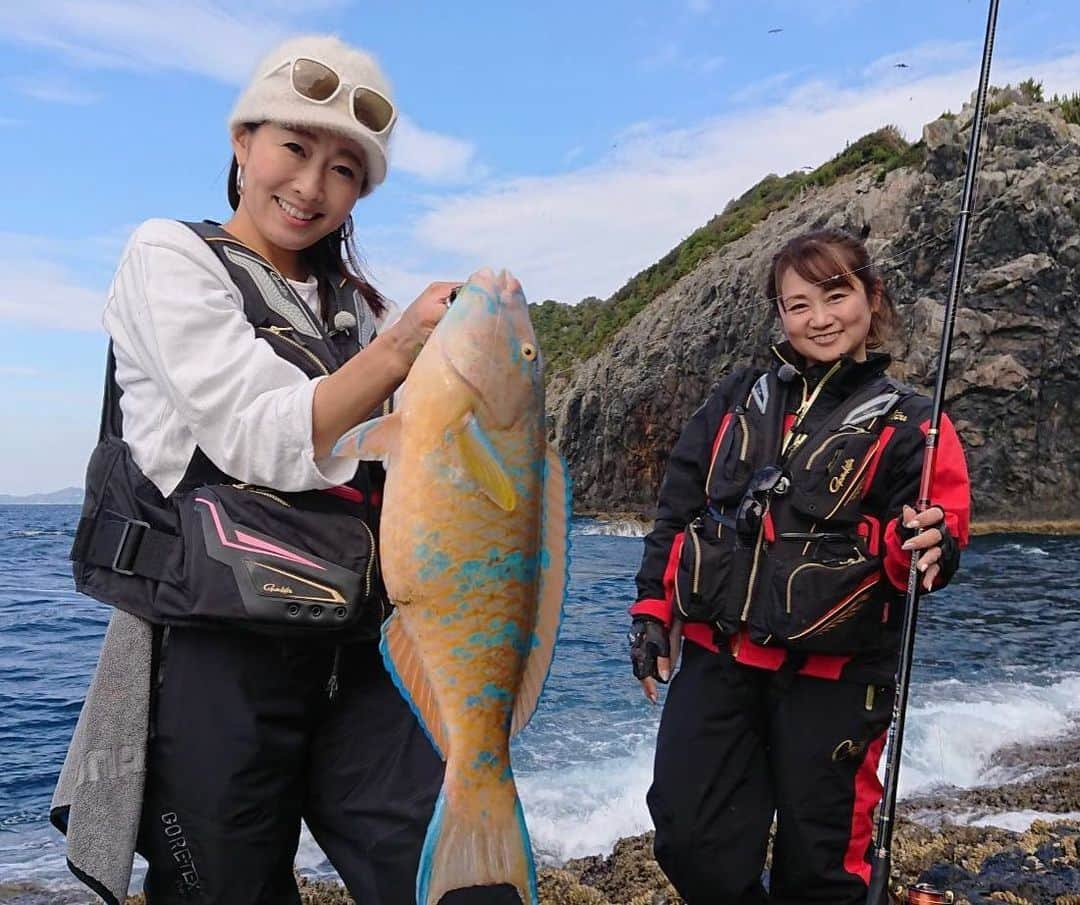 関西テレビ「釣りたガール！」さんのインスタグラム写真 - (関西テレビ「釣りたガール！」Instagram)「✔︎ ギリギリのお知らせになっちゃいましたが💦  あす1/18(月)朝4:54〜から  カンテレで放送！📺  「釣りたガール！濃いめ」愛媛県愛南町での磯釣りです🎣  磯釣りエキスパートの島田細香さんに教わって  魚影の濃〜い海と戯れております🤗  朝早いのですが、ぜひご覧いただけると嬉しいです❣️❣️  #釣りたガール濃いめ #釣りたガール #愛媛県愛南町 #中泊 #磯釣り」1月18日 0時07分 - tsurita_girl