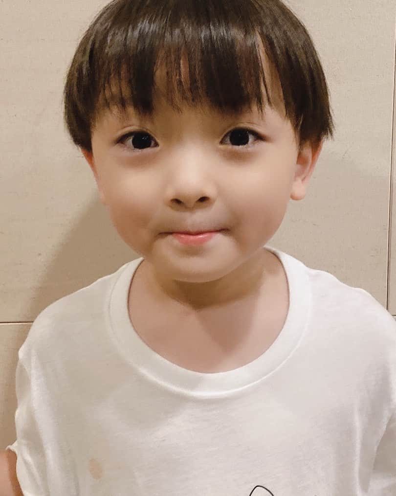 高村凛のインスタグラム：「いつかのれおくん✨  いつも変顔🤪  写真嫌いだけど、珍しく目線を合わせてくれた😆✨💕  #双子 #双子兄」