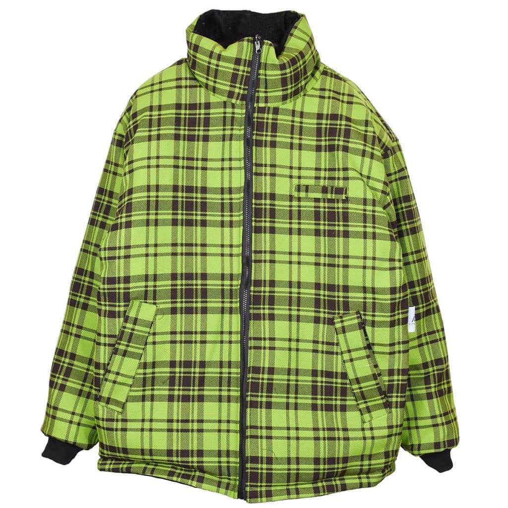 CANDYのインスタグラム：「@kadakada_official  Double side down jacket/Green plaid  #entlanse #kadakada」