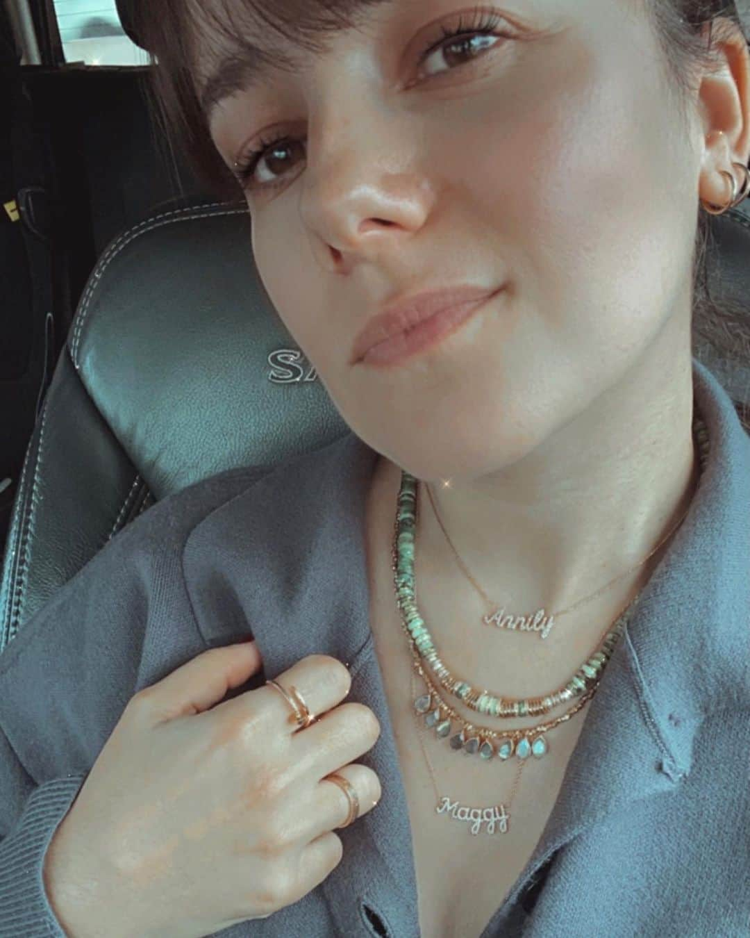 アリゼさんのインスタグラム写真 - (アリゼInstagram)「💚CONCOURS 2021💚. Je m’associe de nouveau à mon Elsa et ses merveilleux bijoux @bohemianrhapsodieparis afin de vous faire gagner un collier CLIO en émeraude facettée, plaqué or 5 microns, perles d’eau fines et zircons. Je l’ai et je l’adore ! 🥰 Pour participer : . 💚être abonné(e) à ma page et celle de @bohemianrhapsodieparis.  💚mentionner 3 amies en commentaires. 💚augmentez vos chances de gagner en  partageant cette photo en story.  . Bonne chance 🍀💚🪲. . Tirage au sort Vendredi 22 Janvier」1月18日 0時51分 - alizeeofficiel