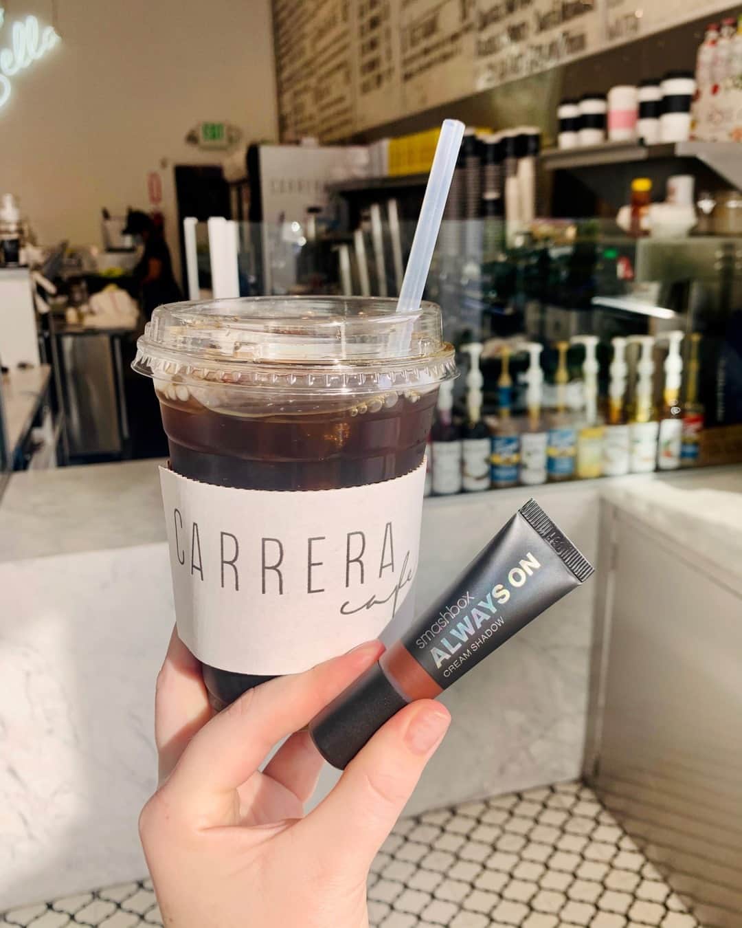 Smashboxのインスタグラム：「@carreracafe, iced coffee and cream shadow in Barista – an iconic LA trio. How do you start your mornings? ☕」