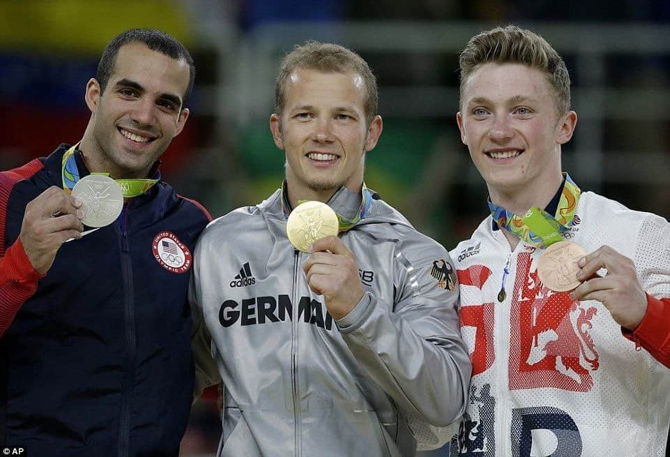 ダネル・レイバのインスタグラム：「Sending a special shoutout to @nilemw for his retirement. 💪🏽💪🏽💪🏽. It was a pleasure competing against you, my friend. Can’t wait to work together in a future project.  . . . #olympian #retirement #germany #usa #greatbritain #olympics」