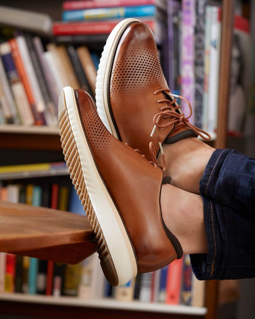 Cole Haanのインスタグラム：「Normally, putting feet on tables is discouraged, but our ZERØGRAND Eon Wingtip Oxfords only make furniture look better. #shoesonadesk」