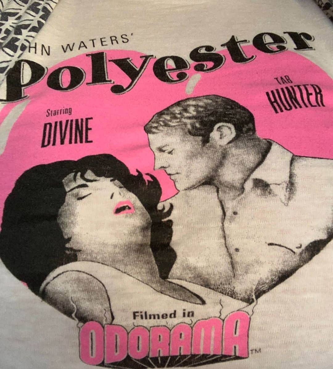 オランピアルタンのインスタグラム：「Filmed in Odorama 🎬🤧💕 #polyester #johnwaters」