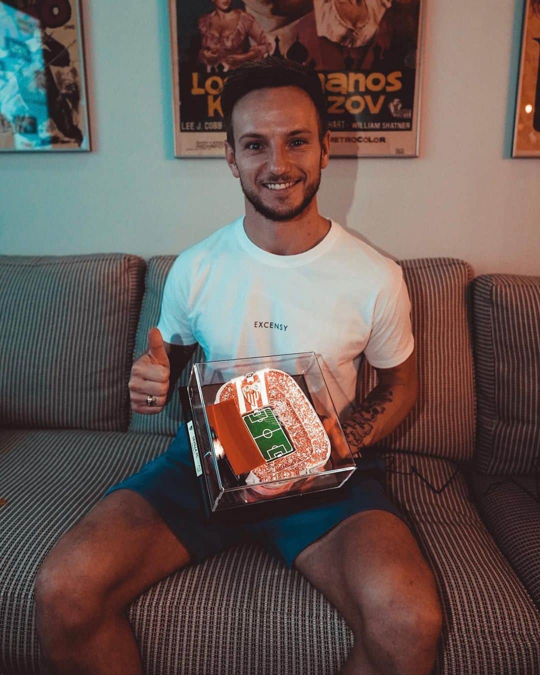 イヴァン・ラキティッチのインスタグラム：「Mi estadio Ramon Sánchez Pizjuan! 👏🏼🏟🤩 @tarespa #Rakitic」
