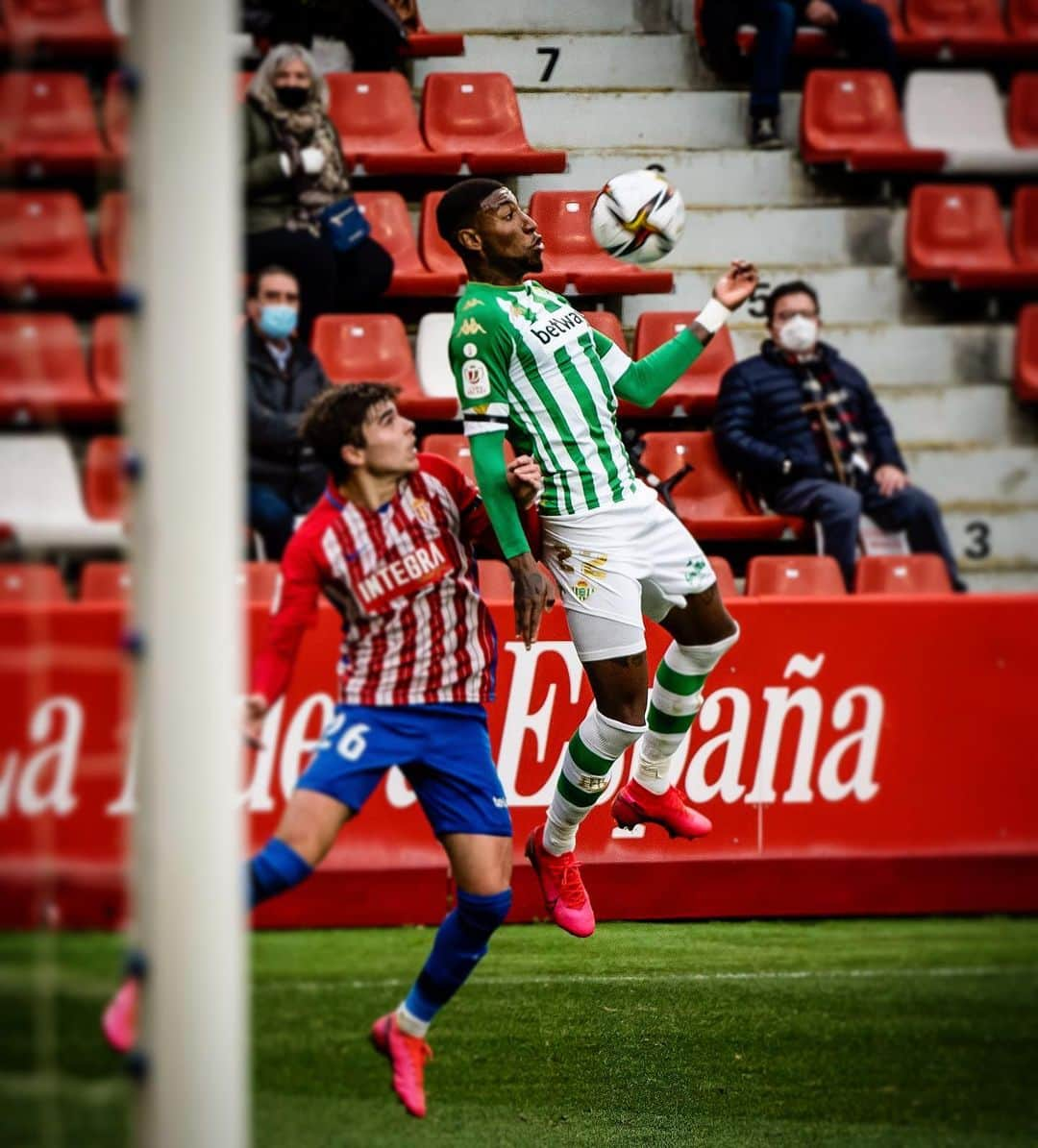 レアル・ベティスさんのインスタグラム写真 - (レアル・ベティスInstagram)「⏱⚽️ 60' 🔴⚪ #SportingRealBetis 0-2 💚⚪  #DíaDeBetis #CopaDelRey」1月18日 1時20分 - realbetisbalompie