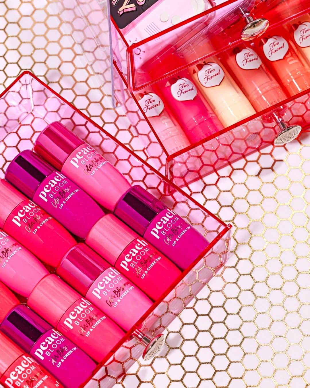 Too Facedのインスタグラム：「Give your glam a ✨fresh glow✨ with our Peach Bloom Color Blossoming Lip & Cheek Tint! This lighter-than-air gel blush creates a custom flush of color based your unique body chemistry. #toofaced」