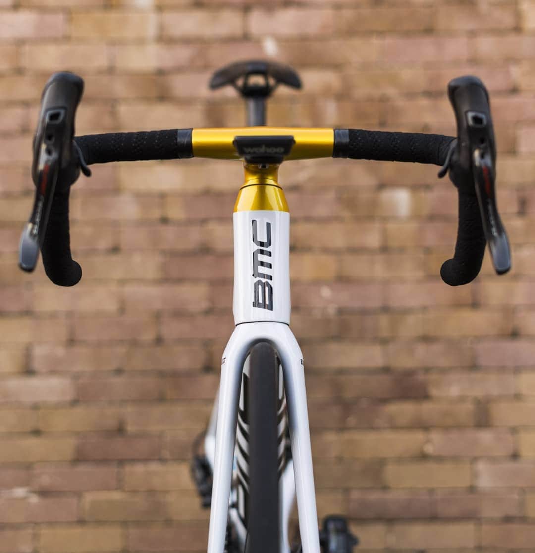 カンパニョーロさんのインスタグラム写真 - (カンパニョーロInstagram)「Greg Van Avermaet's 2021 BMC Teammachine SLR 01. As he prepares for the season ahead, we take closer look at Greg's golden bike, equipped with Super Record EPS and Bora WTO.   #Campagnolo #Ride_BMC #AG2RCITRONTEAM」1月18日 1時25分 - campagnolosrl