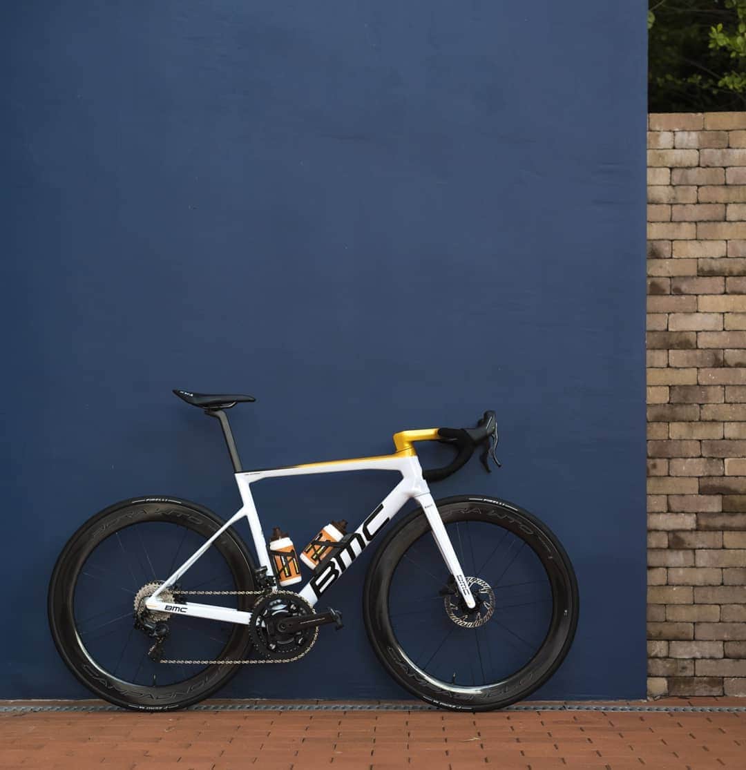 カンパニョーロさんのインスタグラム写真 - (カンパニョーロInstagram)「Greg Van Avermaet's 2021 BMC Teammachine SLR 01. As he prepares for the season ahead, we take closer look at Greg's golden bike, equipped with Super Record EPS and Bora WTO.   #Campagnolo #Ride_BMC #AG2RCITRONTEAM」1月18日 1時25分 - campagnolosrl