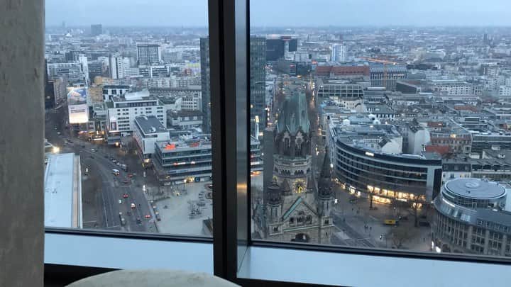 トム・ベリカのインスタグラム：「#Berlin #quarantine #directorsPOV」
