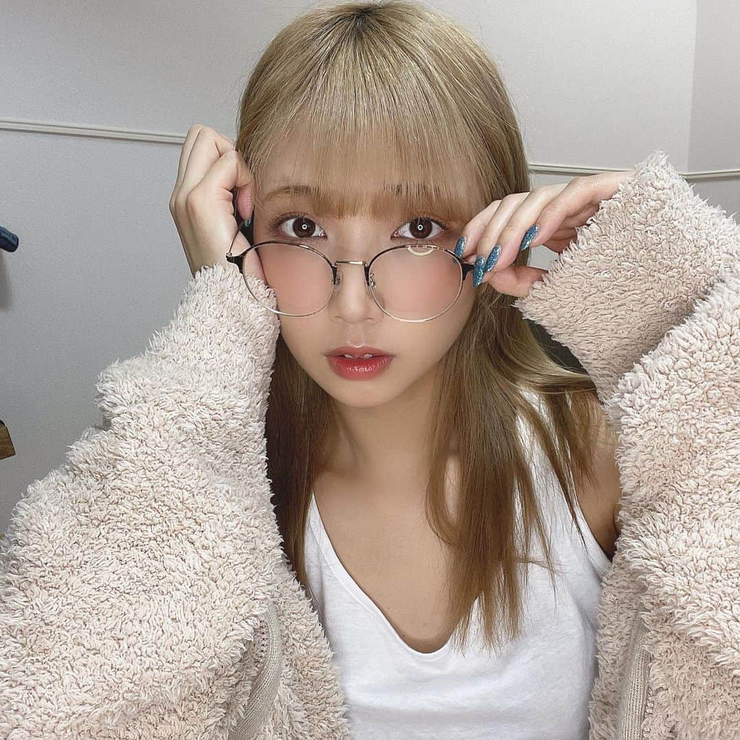 霜月めあさんのインスタグラム写真 - (霜月めあInstagram)「お家では👓🙆‍♀️ すきですか？？ #霜月めあ #めあめあ #coser #部屋着 #ルームウェア #眼鏡女子」1月18日 1時30分 - meameachan