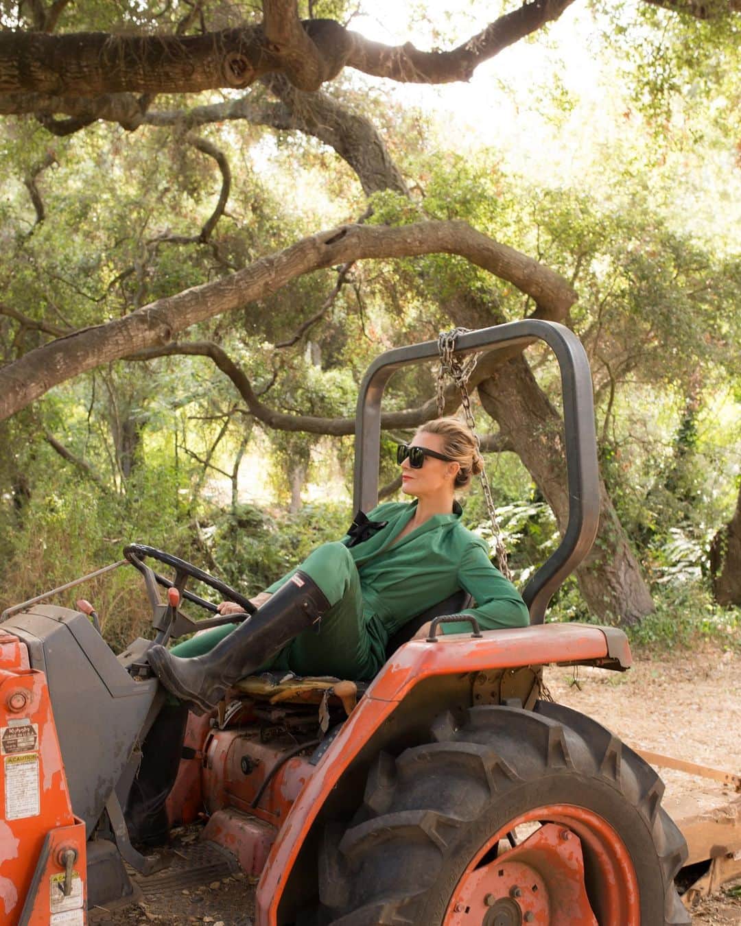 のインスタグラム：「Glam shot on tractor. HEIDIMERRICK.com for jumpsuits.」