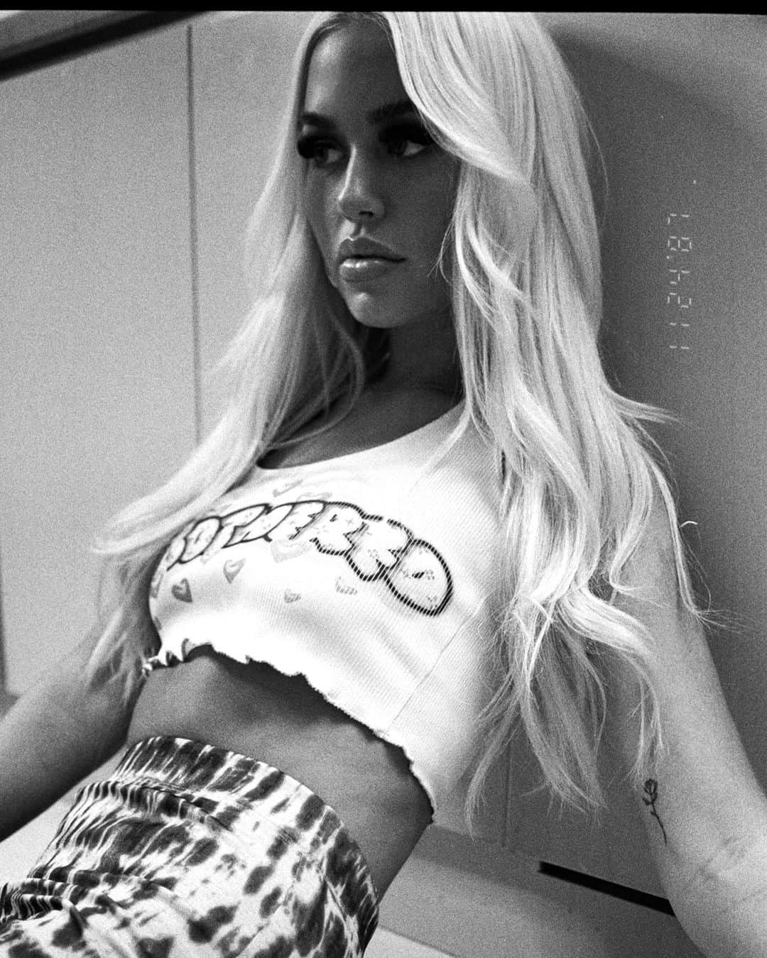 ロッティー・トムリンソンのインスタグラム：「repost 🤍」