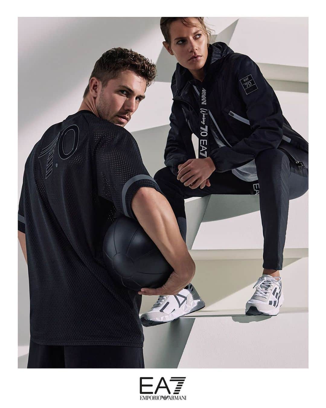 Armani Officialさんのインスタグラム写真 - (Armani OfficialInstagram)「Training in good company.  Discover the #EA7 SS21 collection at the link in bio」1月18日 1時42分 - emporioarmani
