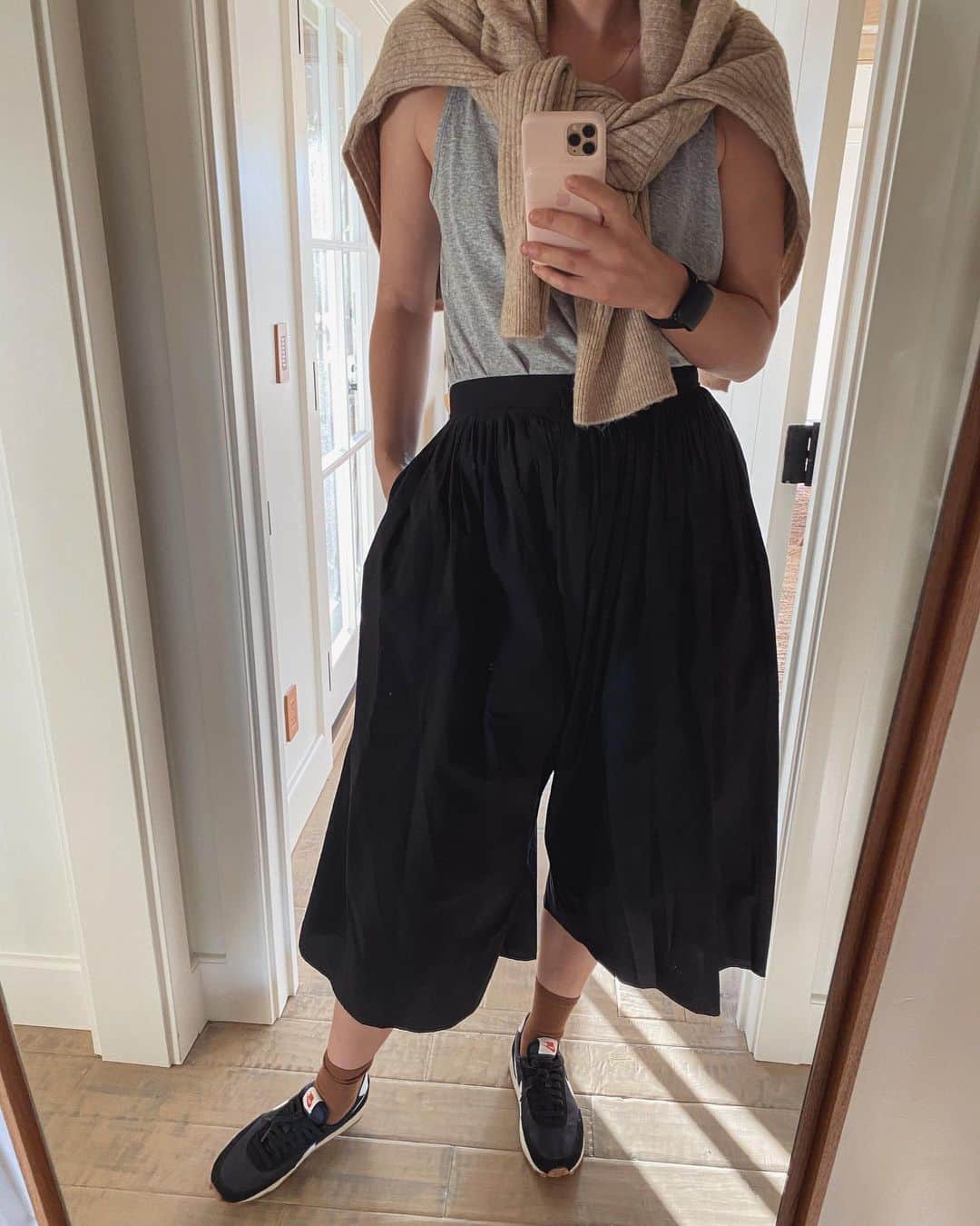 マリア・シャラポワのインスタグラム：「When a new mirror install hits the selfie light just right 👌」