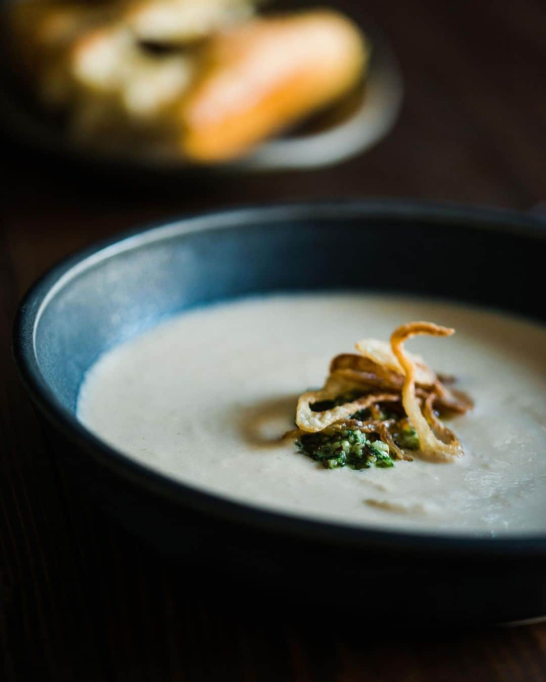 ティファニー・ティーセンさんのインスタグラム写真 - (ティファニー・ティーセンInstagram)「Sunday Soup is what’s for supper- Roasted Cauliflower Soup with Hazelnut & Parsley Pesto #recipe on the #blog #linkinbio」1月18日 11時09分 - tiffanithiessen