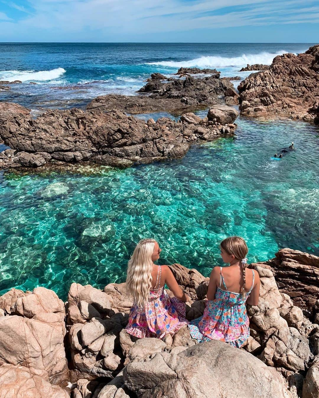 さんのインスタグラム写真 - (Instagram)「Exploring rock pools with my mini wearing new @arnhem_clothing 🧚sustainably made clothing we both love so much 💗  It’s been really great sharing my love of sustainable fashion and my wardrobe with my daughter Jade, now that she’s old enough to fit into my clothes, and starting to love similar styles. We have so much fun playing dress ups together 🧚  New Enchanted styles from @arnhem_clothing are releasing tomorrow and it’s all so divine 💗  📸 @bobbybense  #arnhemclothing #sustainablefashion #sustainability #sustainableliving #yallingup #rockpools #mermaids #seeaustralia #justanotherdayinwa #australia #margaretriver #australiassouthwest #wonderful_places #beachesnresorts #beautifuldestinations #familylove #motherdaughter #motherdaughterlove #familyholiday」1月18日 11時23分 - helen_jannesonbense